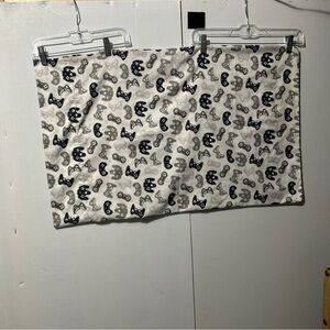 Playful Black and Gray Patterned Bedding Sheet